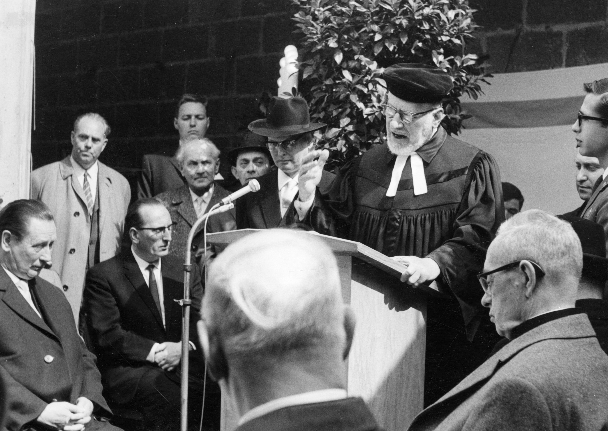 State Rabbi I. E. Lichtigfeld with a greeting for the laying of the cornerstone. StadtA WI, F000-264