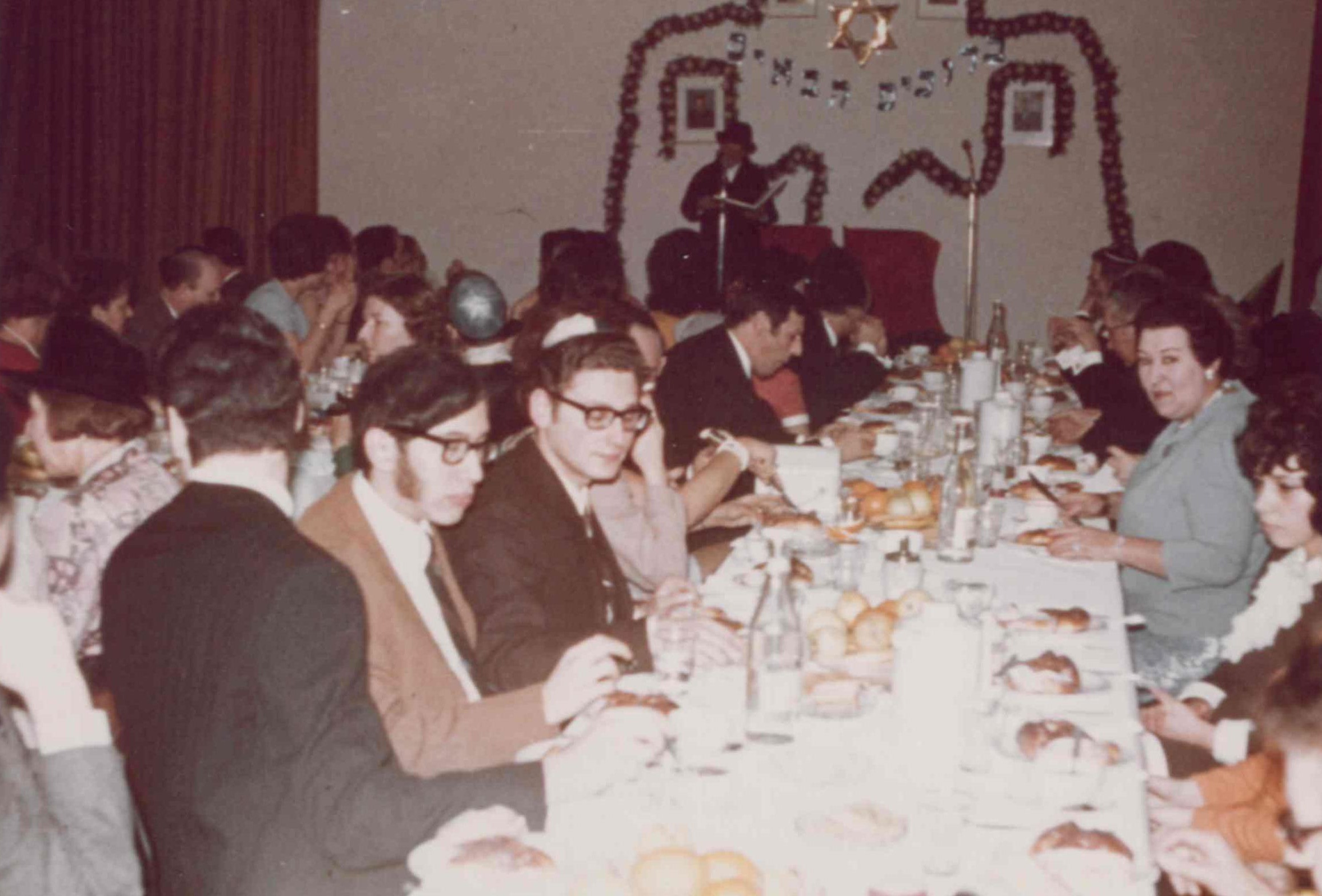 Événement communautaire dans les années 1970. Collection de la communauté juive de Wiesbaden