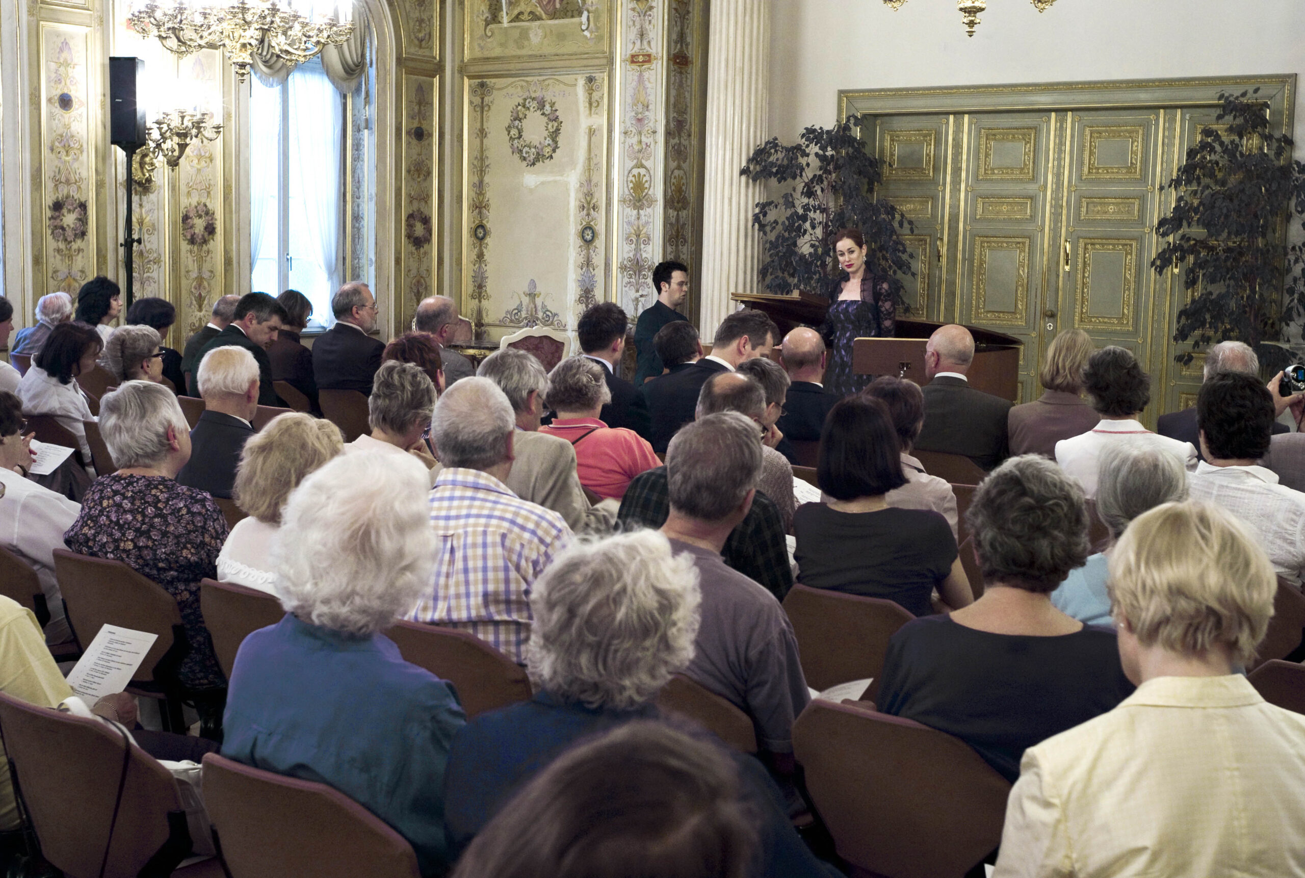 Concert de la communauté juive de Wiesbaden dans la salle de musique du parlement de Hesse. Photographe : Igor Eisenschtat. Collection de la communauté juive de Wiesbaden