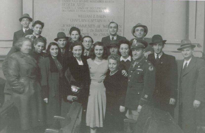 Прощание с раввином Далином в синагоге Висбадена 1947 г. Коллекция Ральфа Далина