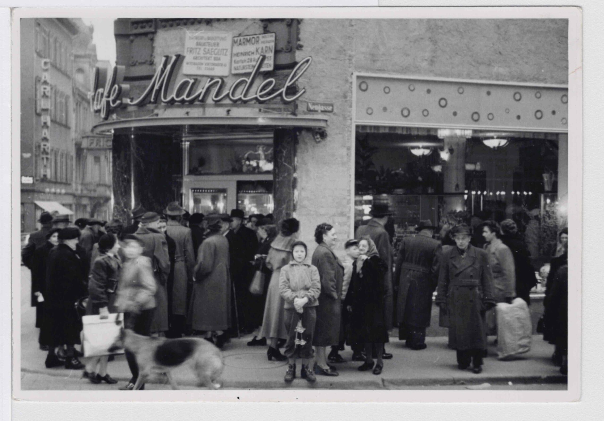 Le café Mandel dans la Neugasse - ouvert en 1954. Collection Samuel Mandelbaum