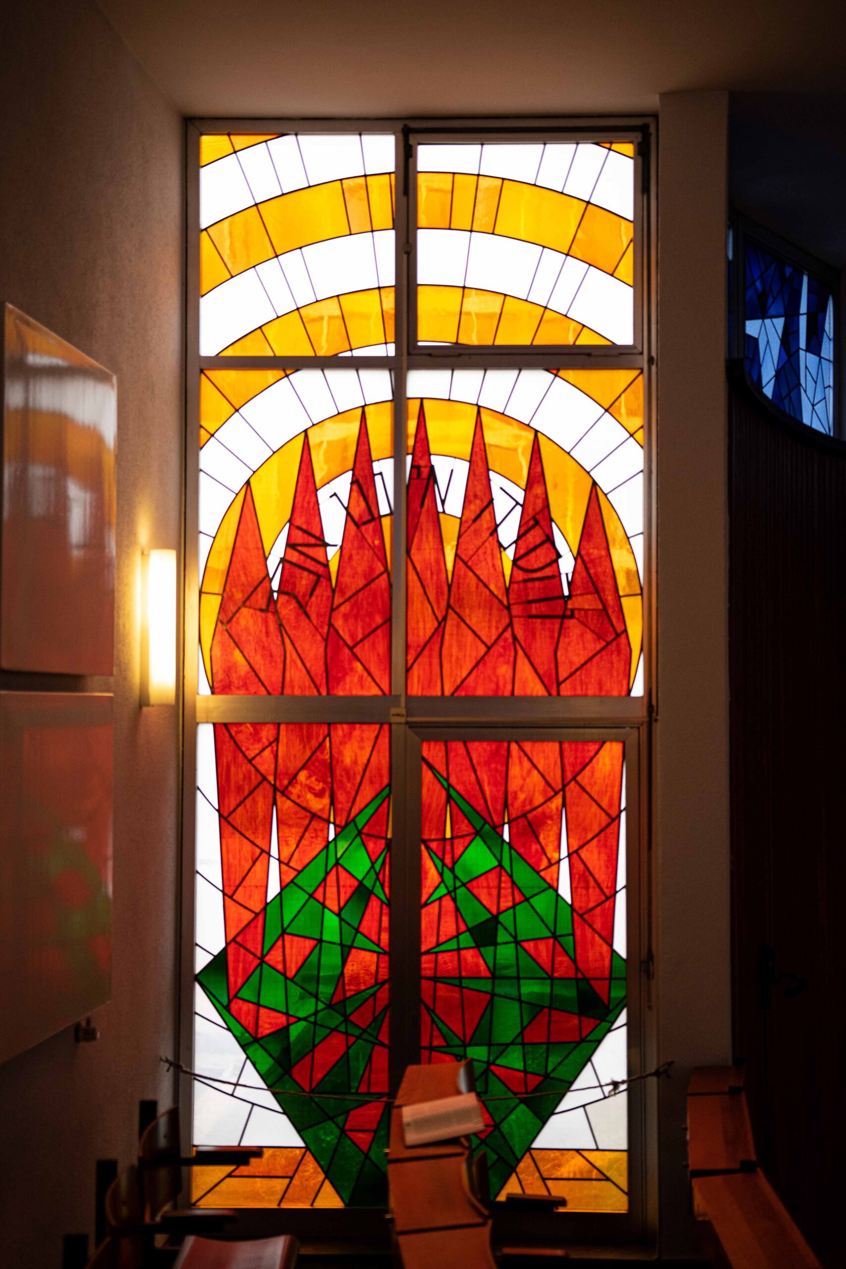 Vitraux au premier étage de la synagogue de Wiesbaden. Photographe : Thomas Greiner