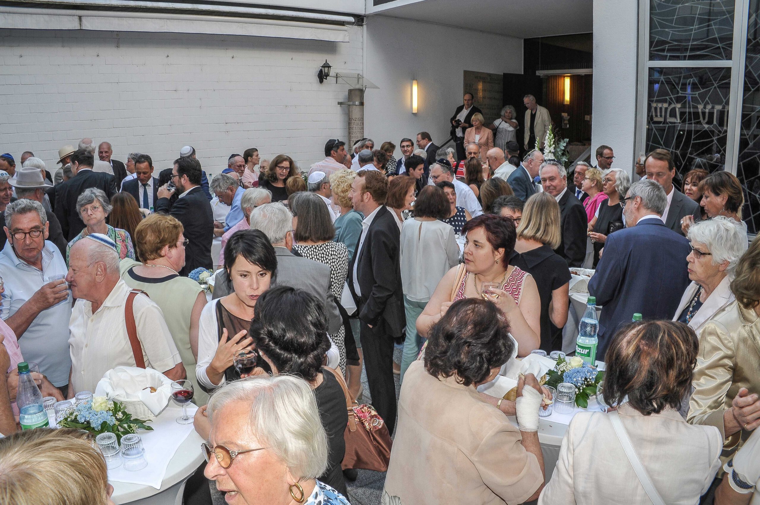 2016 : Célébrations à l'occasion du 70e anniversaire de la refondation de la communauté juive de Wiesbaden et de l'inauguration de la nouvelle synagogue il y a 50 ans. Photographe : Igor Eisenschtat. Collection de la communauté juive de Wiesbaden