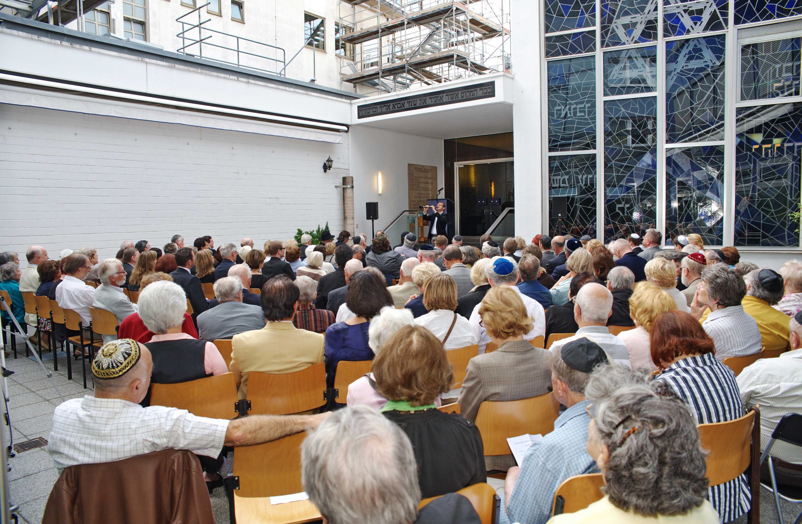 Commemoration ceremony in the courtyard of the Wiesbaden Jewish Community on the 70th anniversary of the last major deportation in 1942. Photographer: Igor Eisenschtat. Jewish Community Collection