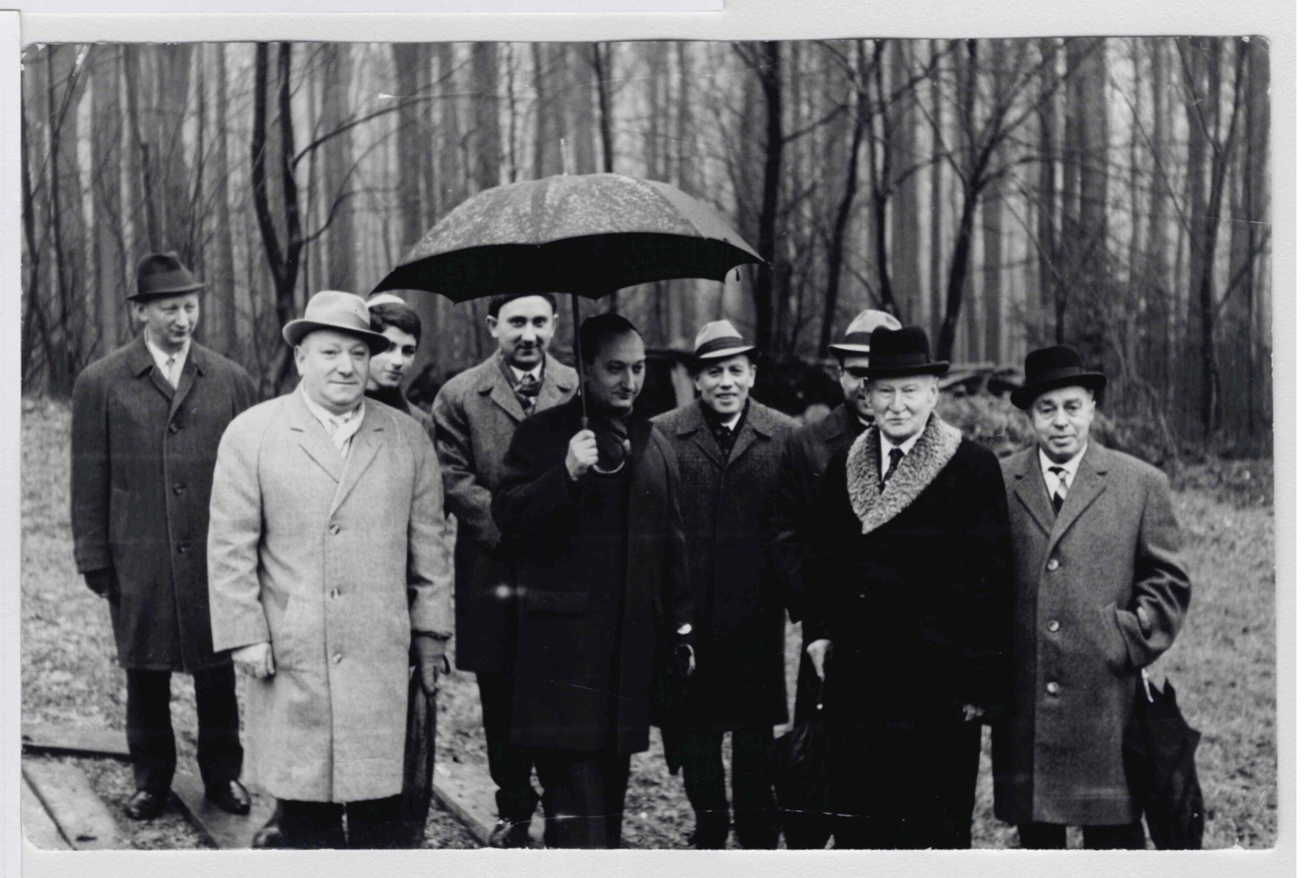 Fourth from left: Samuel Mandelbaum. Collection Samuel Mandelbaum
