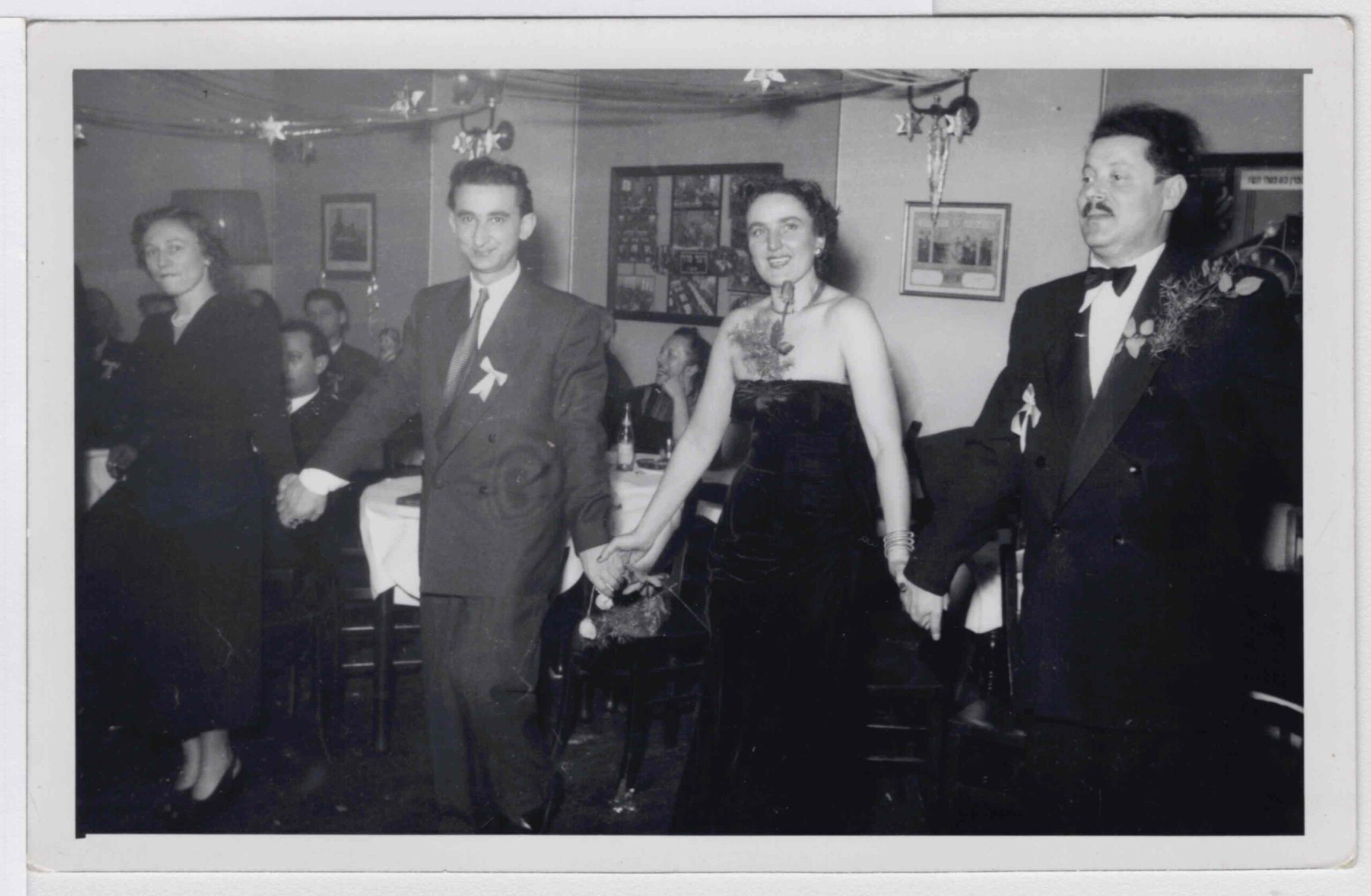 Second from left: Samuel Mandelbaum. Collection Samuel Mandelbaum