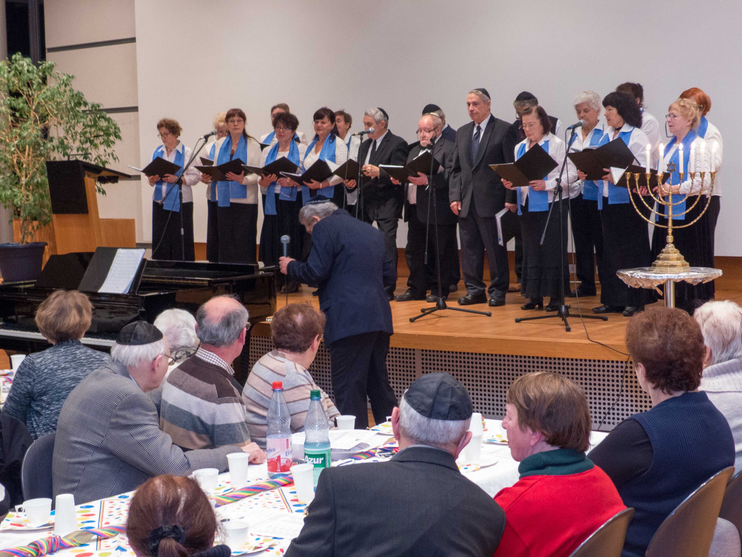 Chorale de la communauté juive de Wiesbaden. Photographe : Igor Eisenschtat. Collection de la communauté juive de Wiesbaden