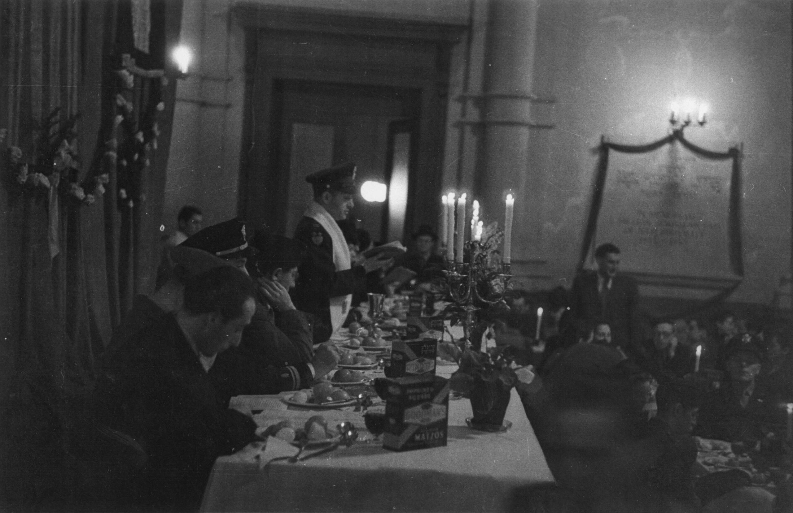 Fête de Pessah 1947 dans la synagogue. Collection de la communauté juive de Wiesbaden
