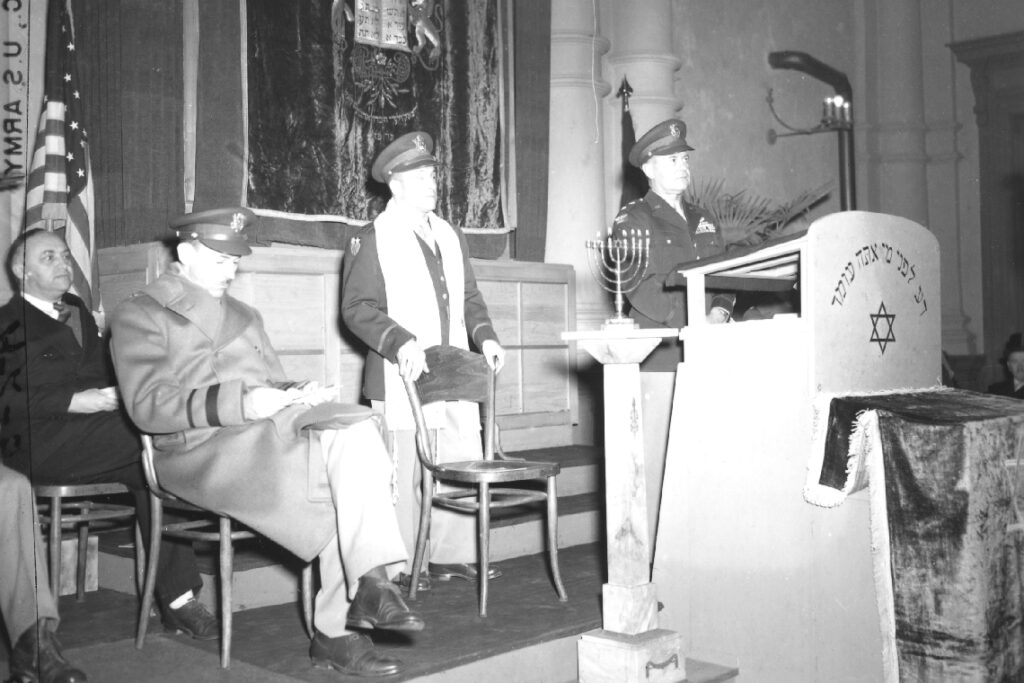 Wiedereinweihung der Wiesbadener Synagoge am 22. Dezember 1946. HHStAW Bestand 3008, 33, Nr. 086